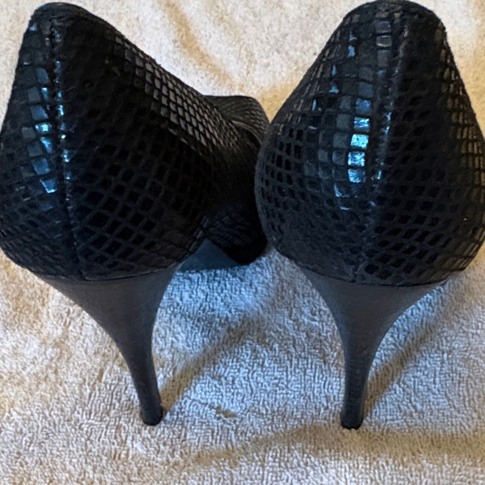 Calvin Klein Black Python Peep-Toe Pump Size 7m - image 5